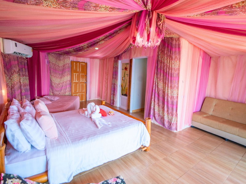 Paree Hut Resort Koh Sichang, Ko Sichang, Thailand