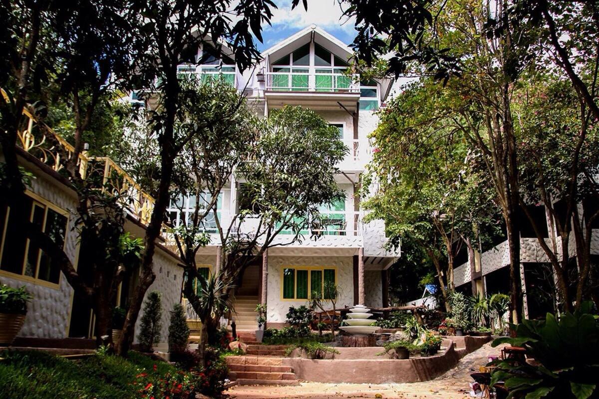 Hotel · Rao Ga Khao Resort, Mu Si