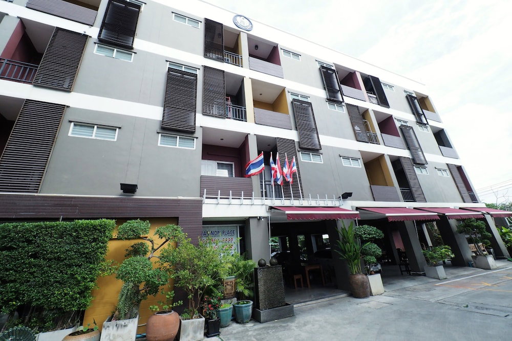 Namnon Place, Thailand