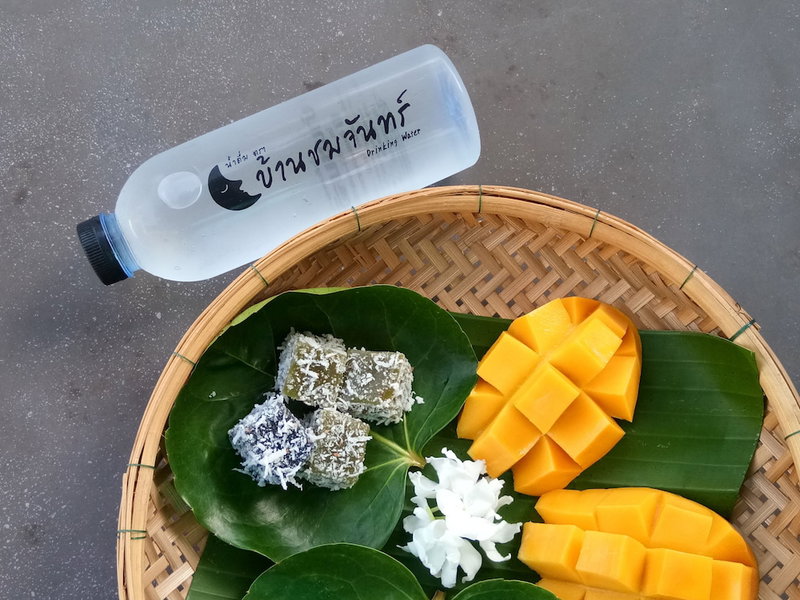 Banchomchan, Lan Saka, Thailand
