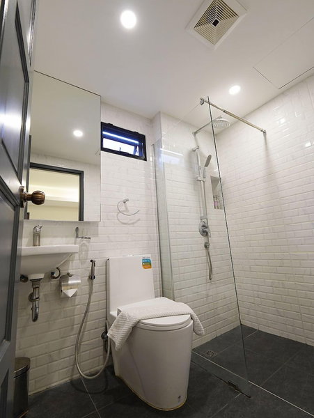 RoomQuest Sukhumvit 36 BTS Thonglor, Bangkok, Thailand