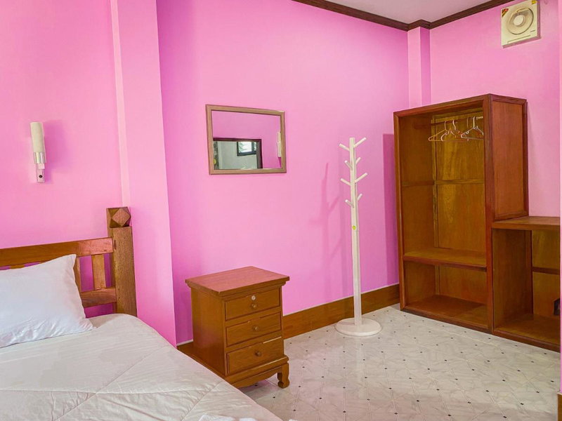 Baan Rung Tawan, Ban Bang Nao, Thailand