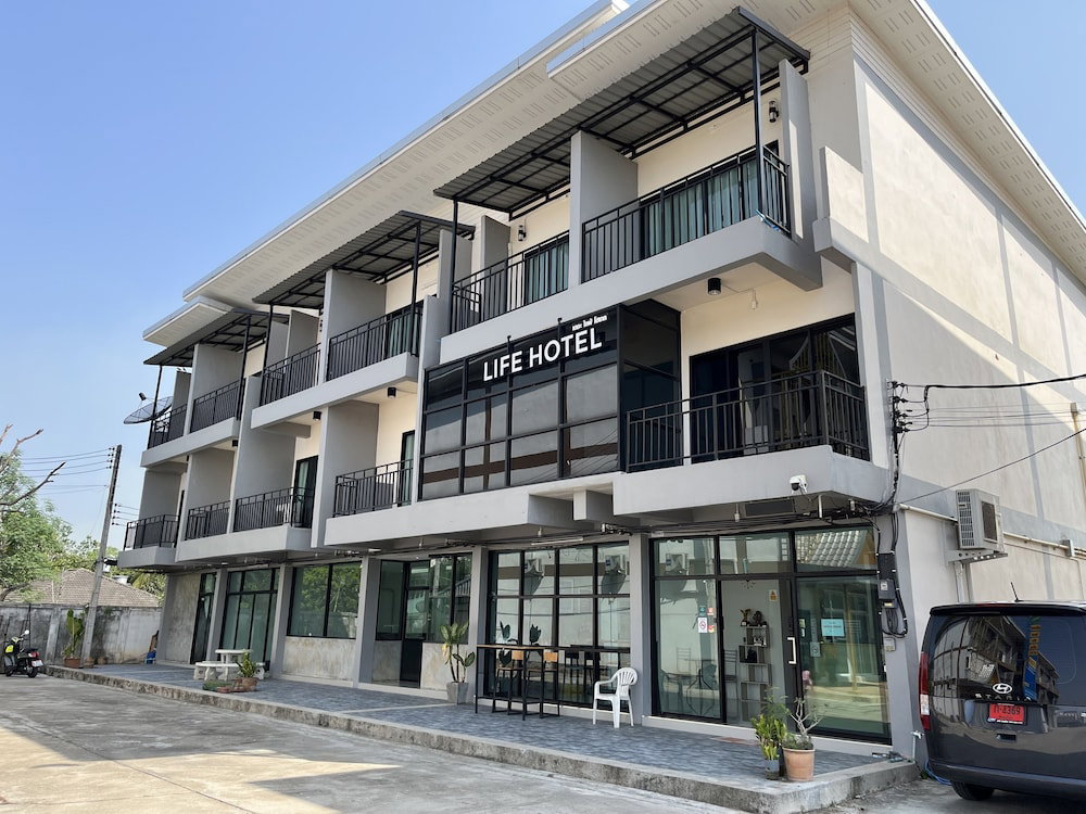 Hotel · Life Hotel Rong Khun, Chiang Rai