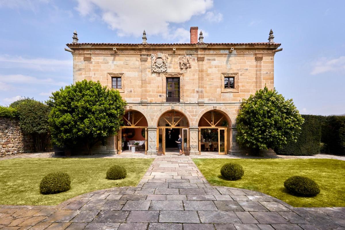 Helguera Palacio Boutique & Antique, Spain