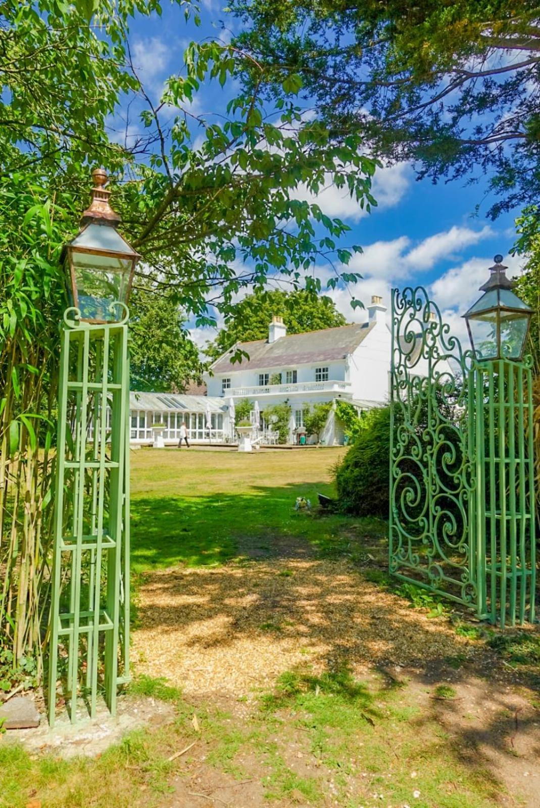 Hotel · Cedar House Boutique B&B, Burton
