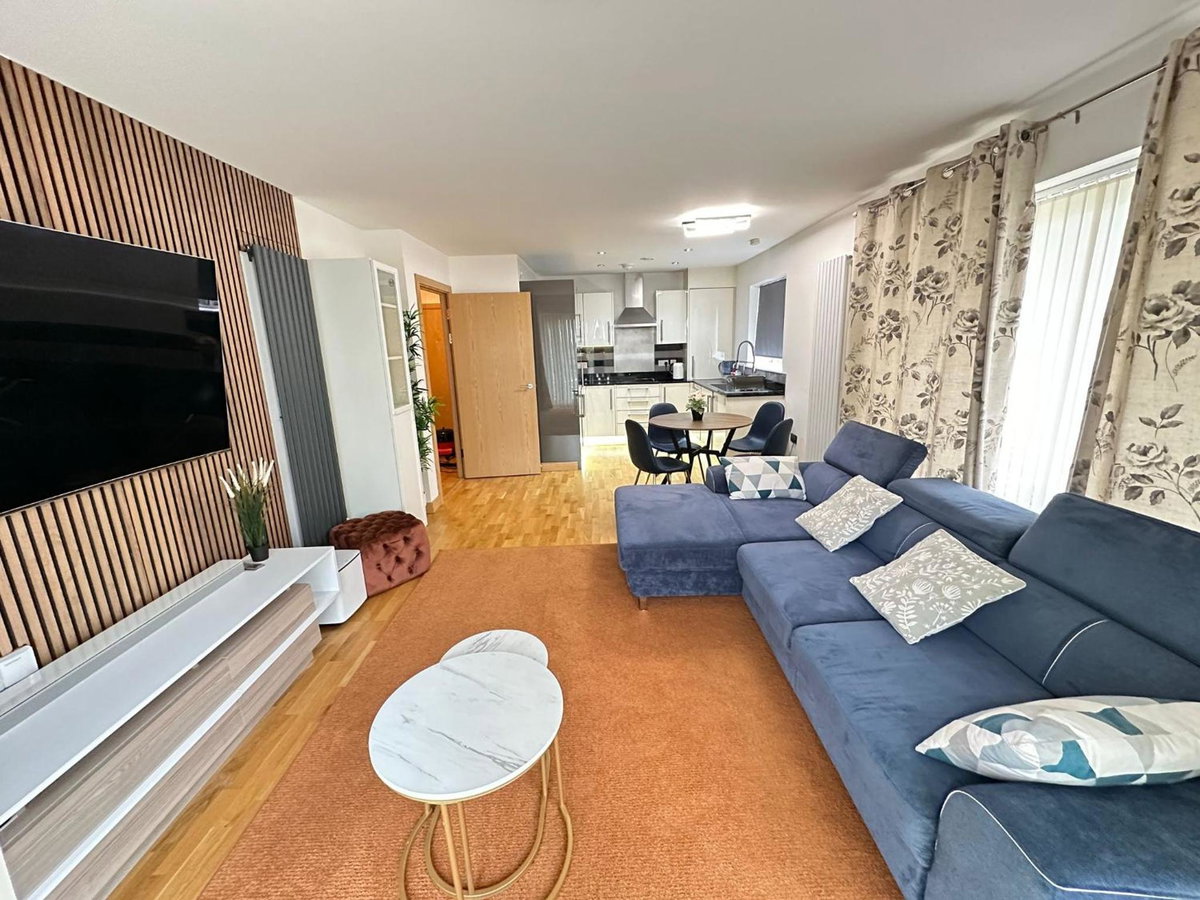 little hideout, Luxury Apartment, United Kingdom