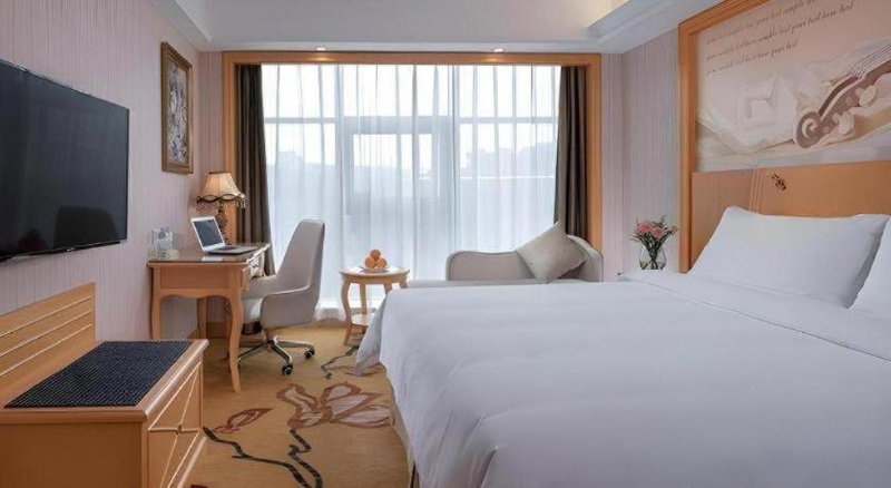 Vienna Hotel Shenzhen Qinghu Metro Station, Tiantangwei, China