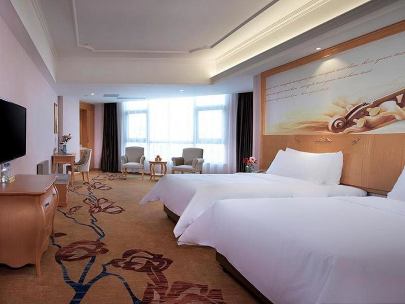 Vienna Hotel Guangdong Xinyi Jiaoyucheng River View, Xinyi, China