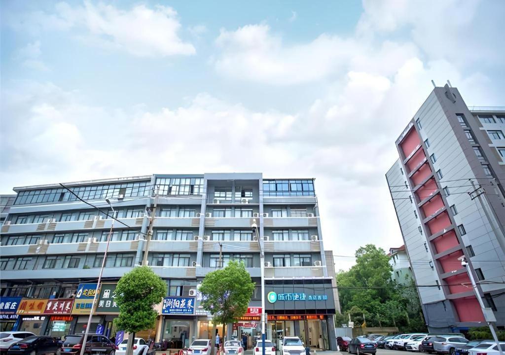 Hotel · City Comfort Inn Nanchang Shuanggang Metro Station Finance University, Nanchang