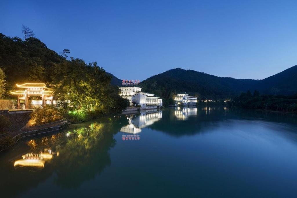 Hotel · Guangdong Hot Spring Hotel, Shiling
