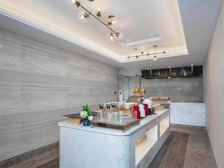 Kyriad Hotel Luoyang Longmen Railway Station, Luoyang, China