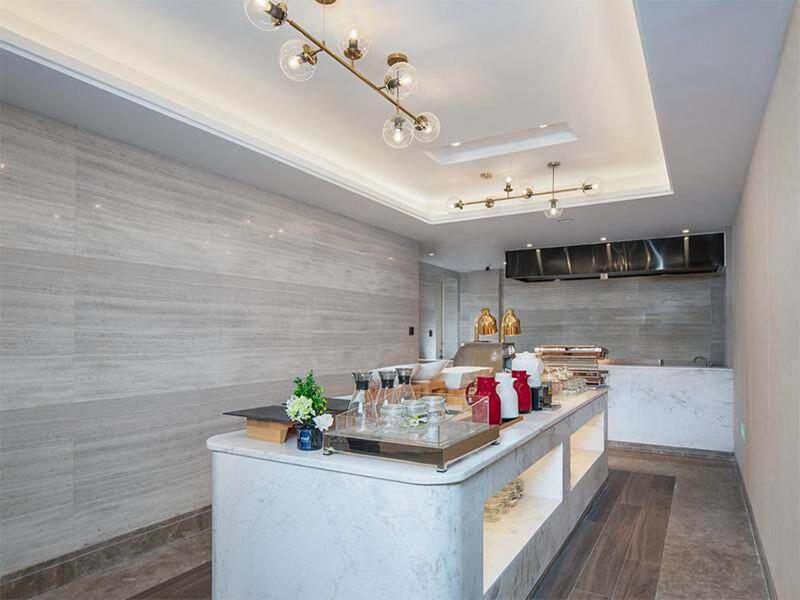 Kyriad Hotel Luoyang Longmen Railway Station, Luoyang, China
