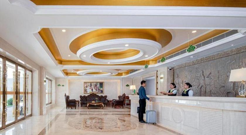 Hotel · Vienna Hotel Shenzhen Pingshan Longtian Town, Sanjiaolou