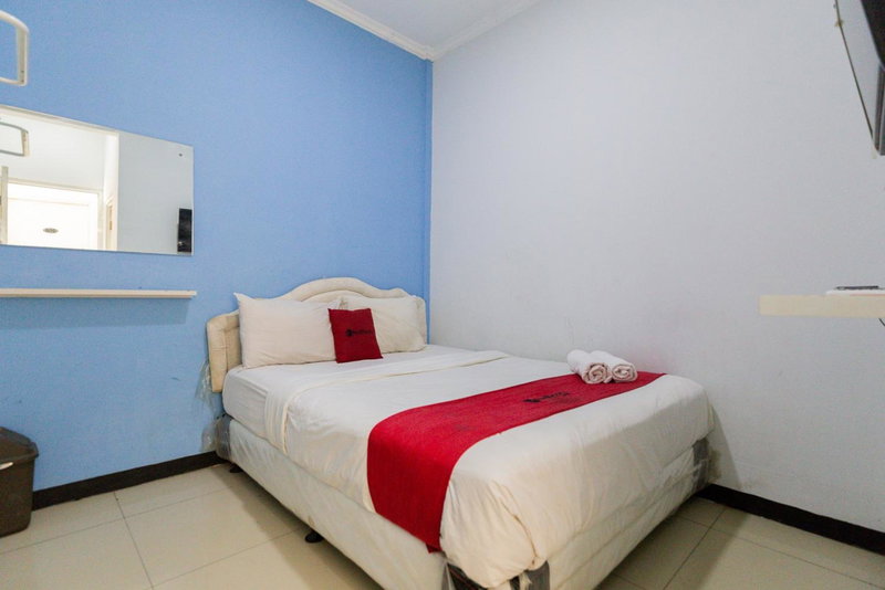 RedDoorz @ Garden Boulevard Citra Raya Tangerang, Tangerang, Indonesia