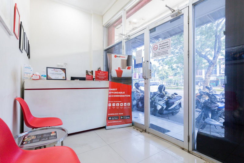 RedDoorz @ Garden Boulevard Citra Raya Tangerang, Tangerang, Indonesia