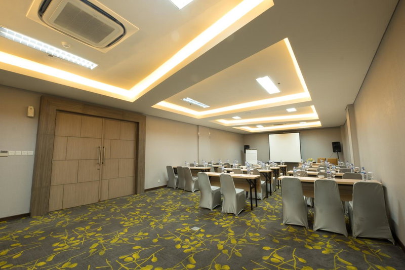 Hotel 88 ITC Fatmawati Jakarta By WH, Jakarta, Indonesia