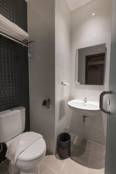Hotel 88 ITC Fatmawati Jakarta By WH, Jakarta, Indonesia