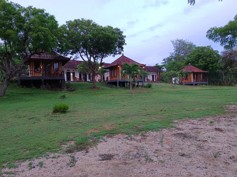 Pasir Putih Cottage - Menjangan, Banyuwedang, Indonesia