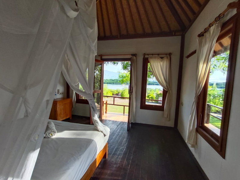 Pasir Putih Cottage - Menjangan, Banyuwedang, Indonesia