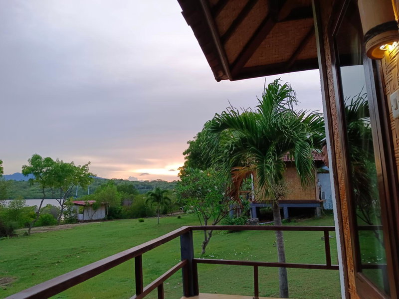 Pasir Putih Cottage - Menjangan, Banyuwedang, Indonesia
