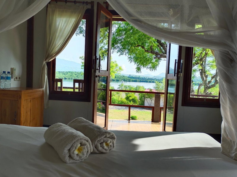 Pasir Putih Cottage - Menjangan, Banyuwedang, Indonesia