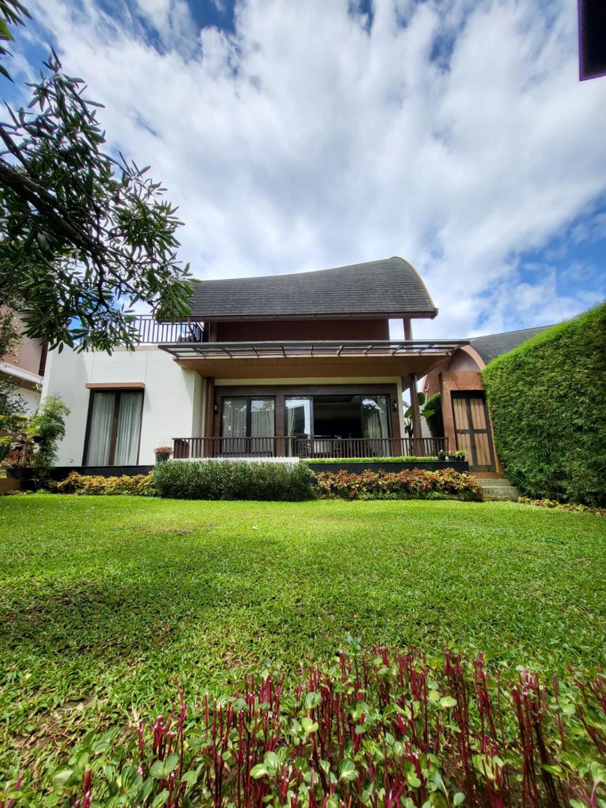 Hotel · Villa Vimala Hills Semeru, Bogor