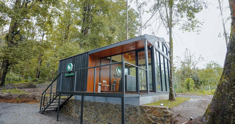 Bobocabin Ranca Upas, Rancabali, Indonesia