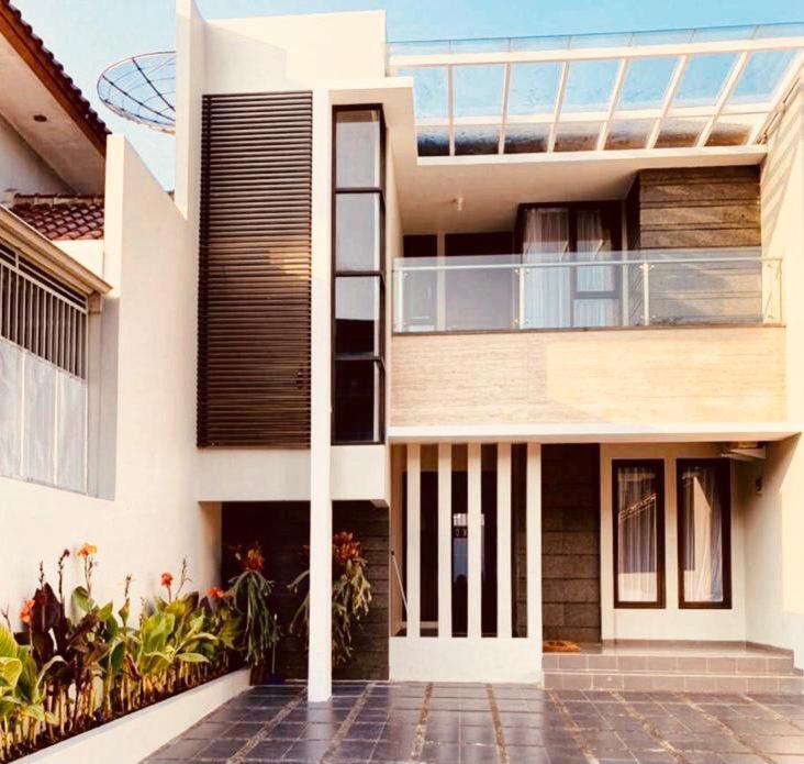 Platinum Setrasari Guest House 5BR Private Pool Bandung, Indonesia