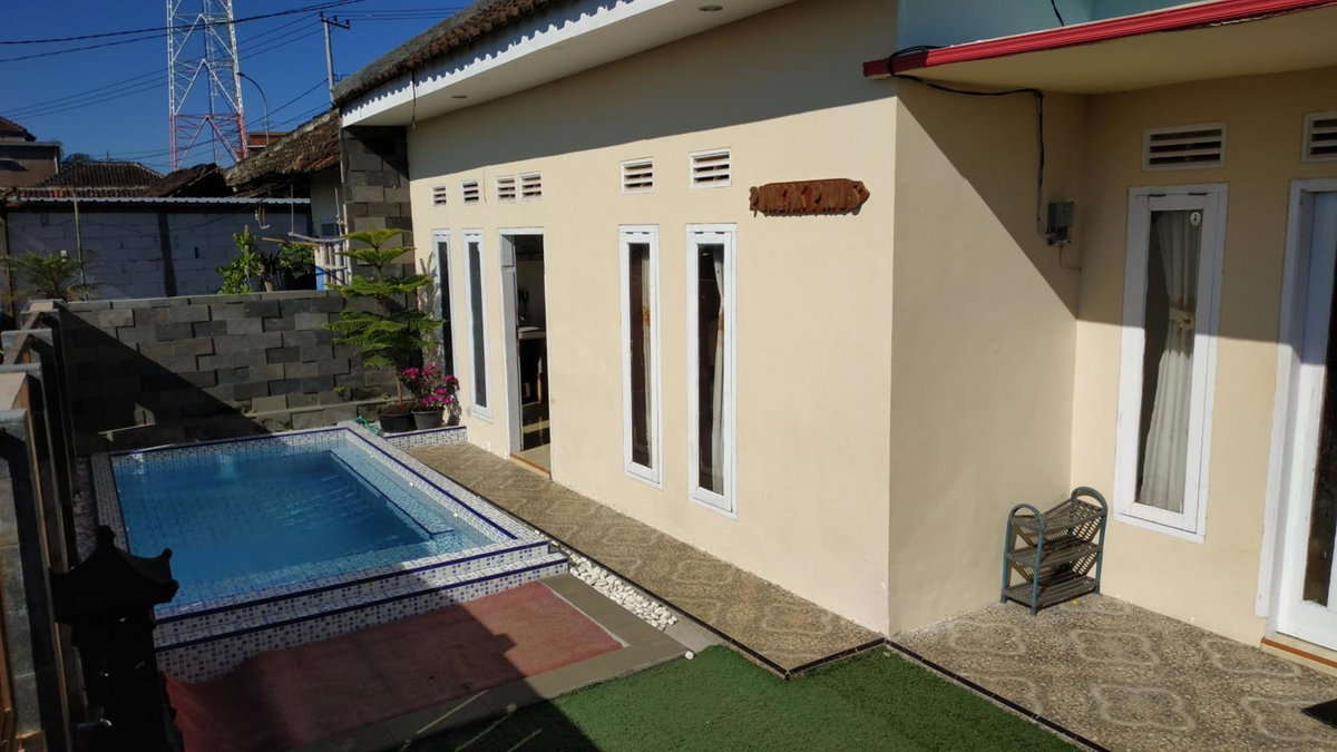 Hotel · Puncak Pinus and Pool, Batu