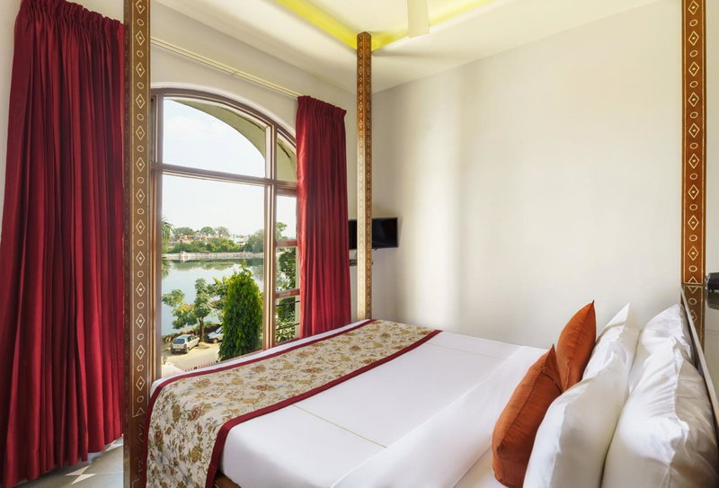 Brahma Niwas - Luxury Lake View Hotel with Infinity Pool, Udaipur, Udaipur, India