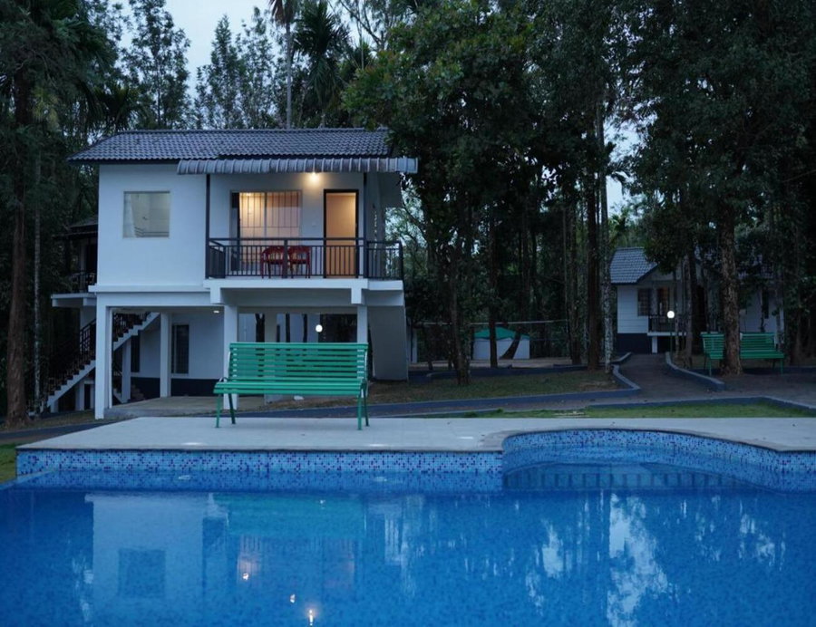 Misty Dam Wayanad Premium Resort With Banasura Dam View, Padinjarathara, India