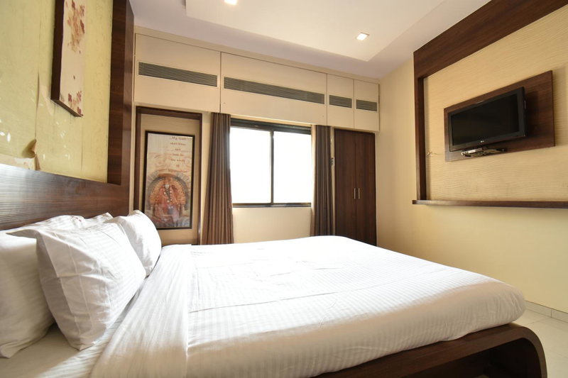 Hotel Sai Sparsh-150 meters from Saibaba temple, Shirdi, India