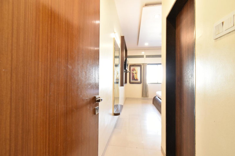 Hotel Sai Sparsh-150 meters from Saibaba temple, Shirdi, India