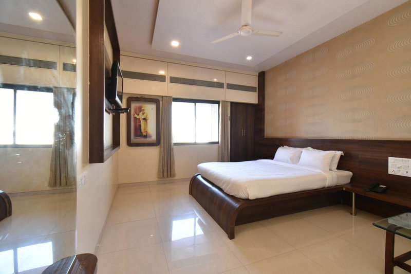 Hotel Sai Sparsh-150 meters from Saibaba temple, Shirdi, India