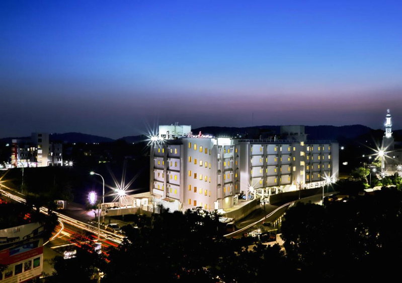 Downtown Business Hotel, Singapperumālkovil, India