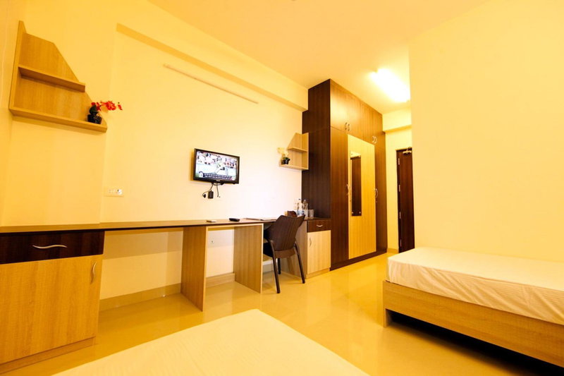 Downtown Business Hotel, Singapperumālkovil, India