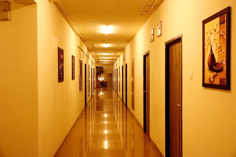 Downtown Business Hotel, Singapperumālkovil, India