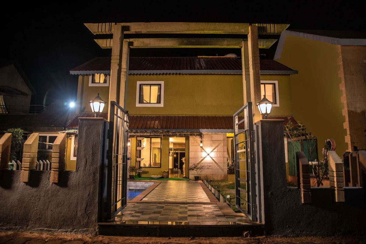 Hotel · Stone shelter, Mahabaleshwar