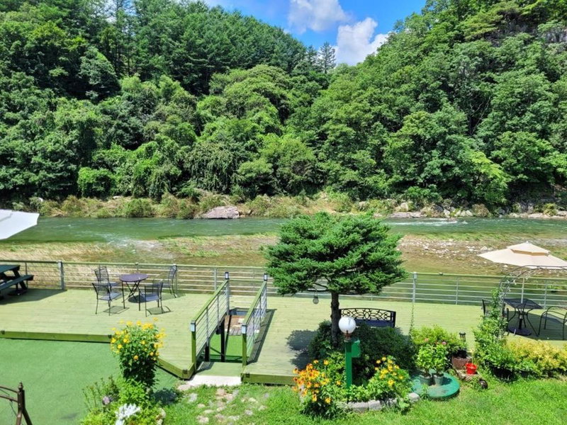 Gapyeong Chorok Jeongwon Gyegok Dokchae Pension, Gapyeong, South Korea