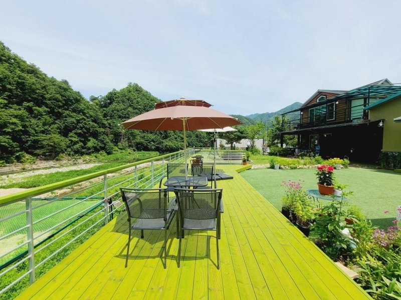 Gapyeong Chorok Jeongwon Gyegok Dokchae Pension, Gapyeong, South Korea