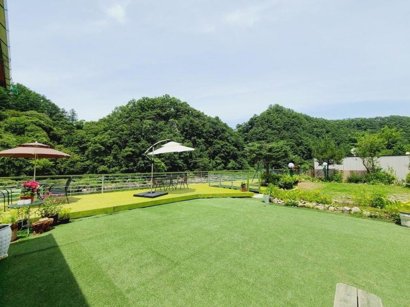 Gapyeong Chorok Jeongwon Gyegok Dokchae Pension, Gapyeong, South Korea