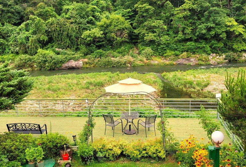 Gapyeong Chorok Jeongwon Gyegok Dokchae Pension, Gapyeong, South Korea