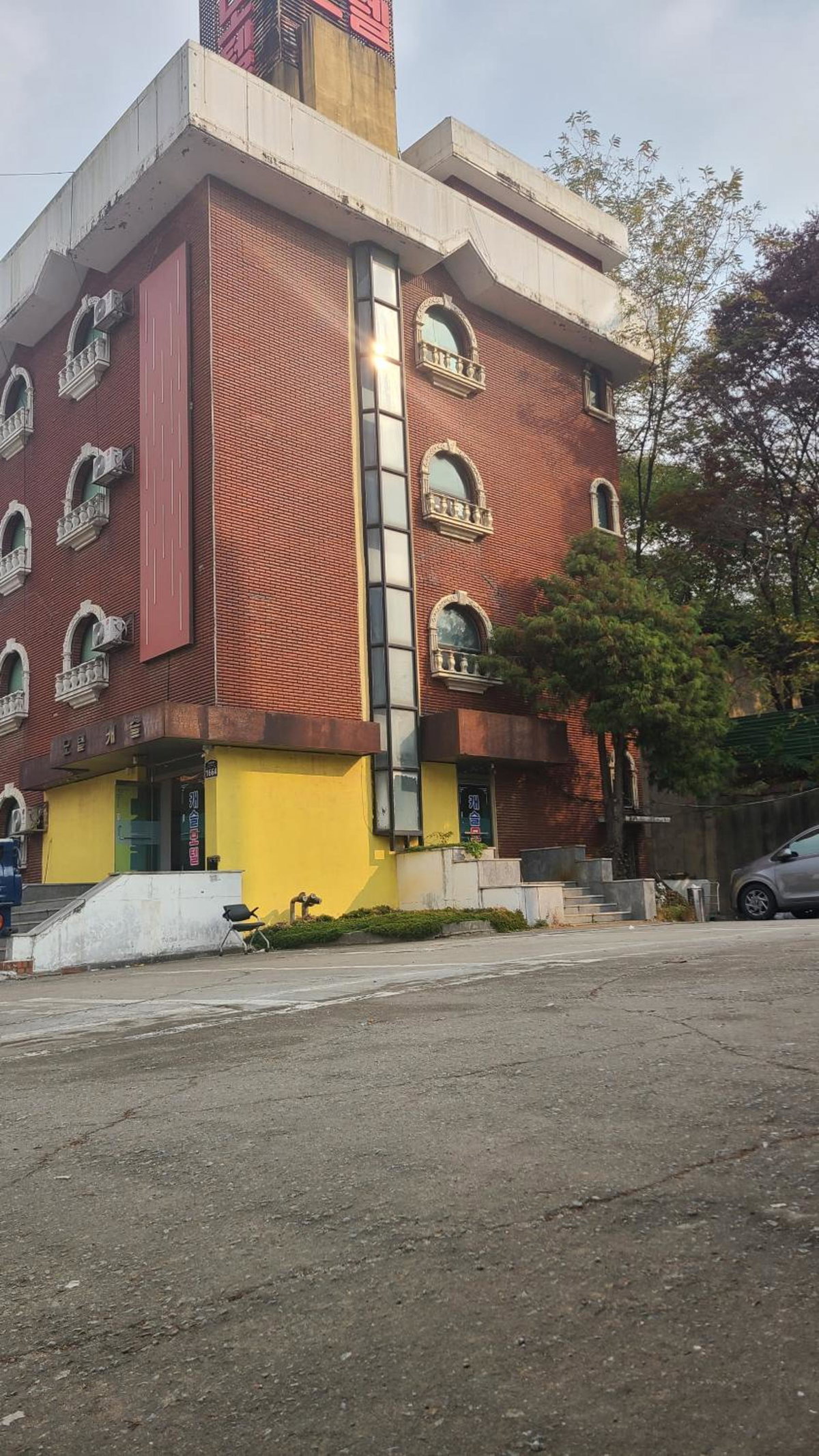 Hotel · Castle Motel, Yamog-yŏk