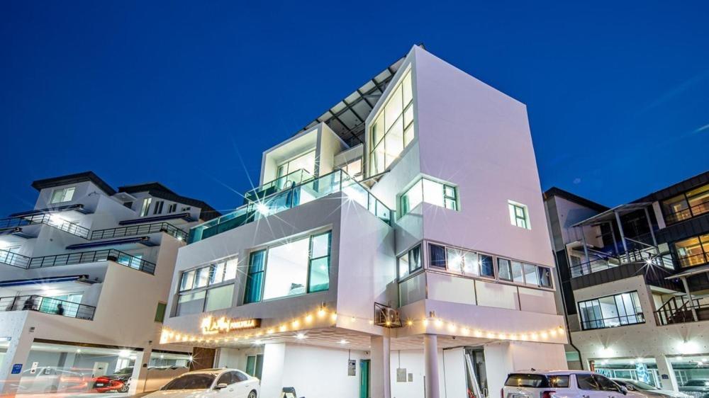 Hotel · geojae sunstay poolvilla, Geoje