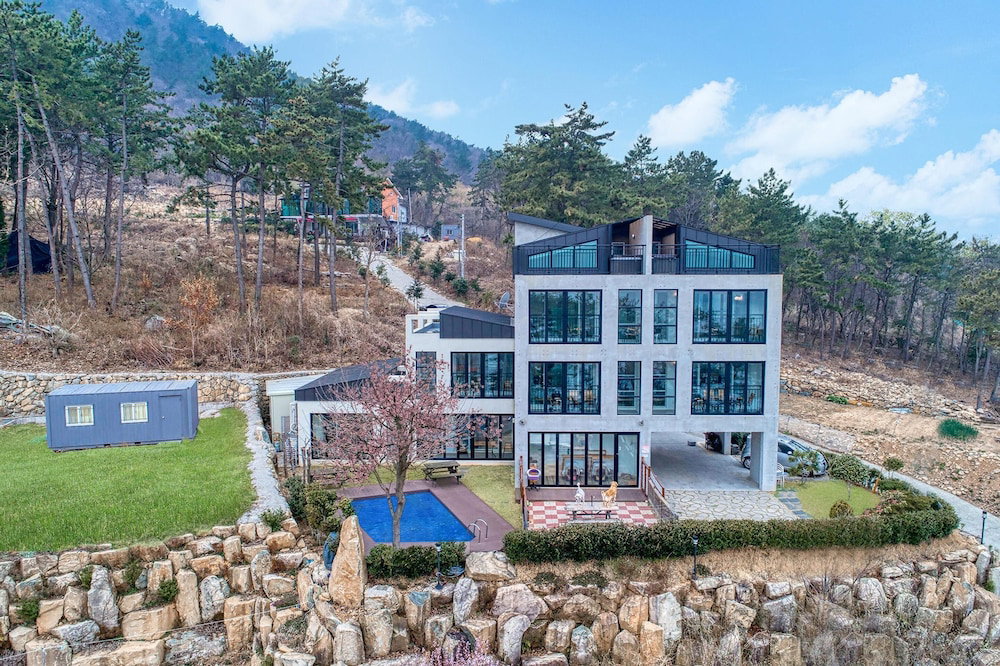 Yeosu Nochedelmar Pension, South Korea