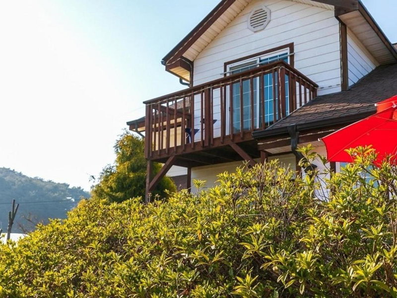 Anmyeondo susukotdari Pension, Taean, South Korea