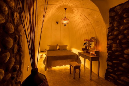 Black Bay Caves Suites, Akrotiri, Greece