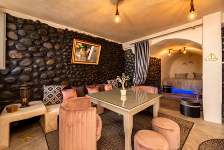 Black Bay Caves Suites, Akrotiri, Greece