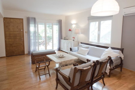 Affordable luxury garden apartment, Athens, Greece