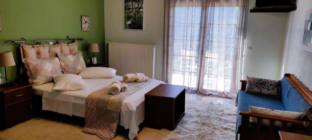 Hotel · To Kallion, Klávsion